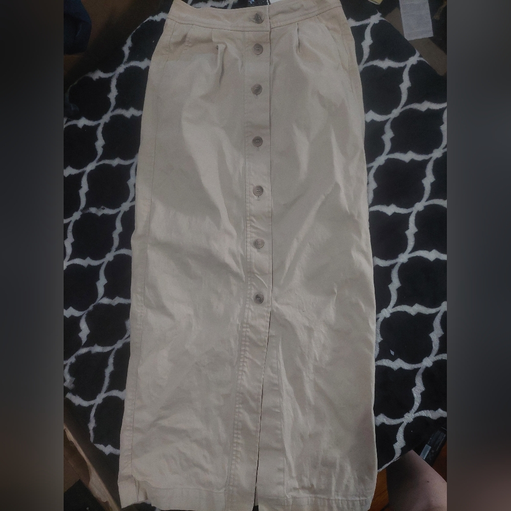 Emporio Armani size 38 beige button-down skirt